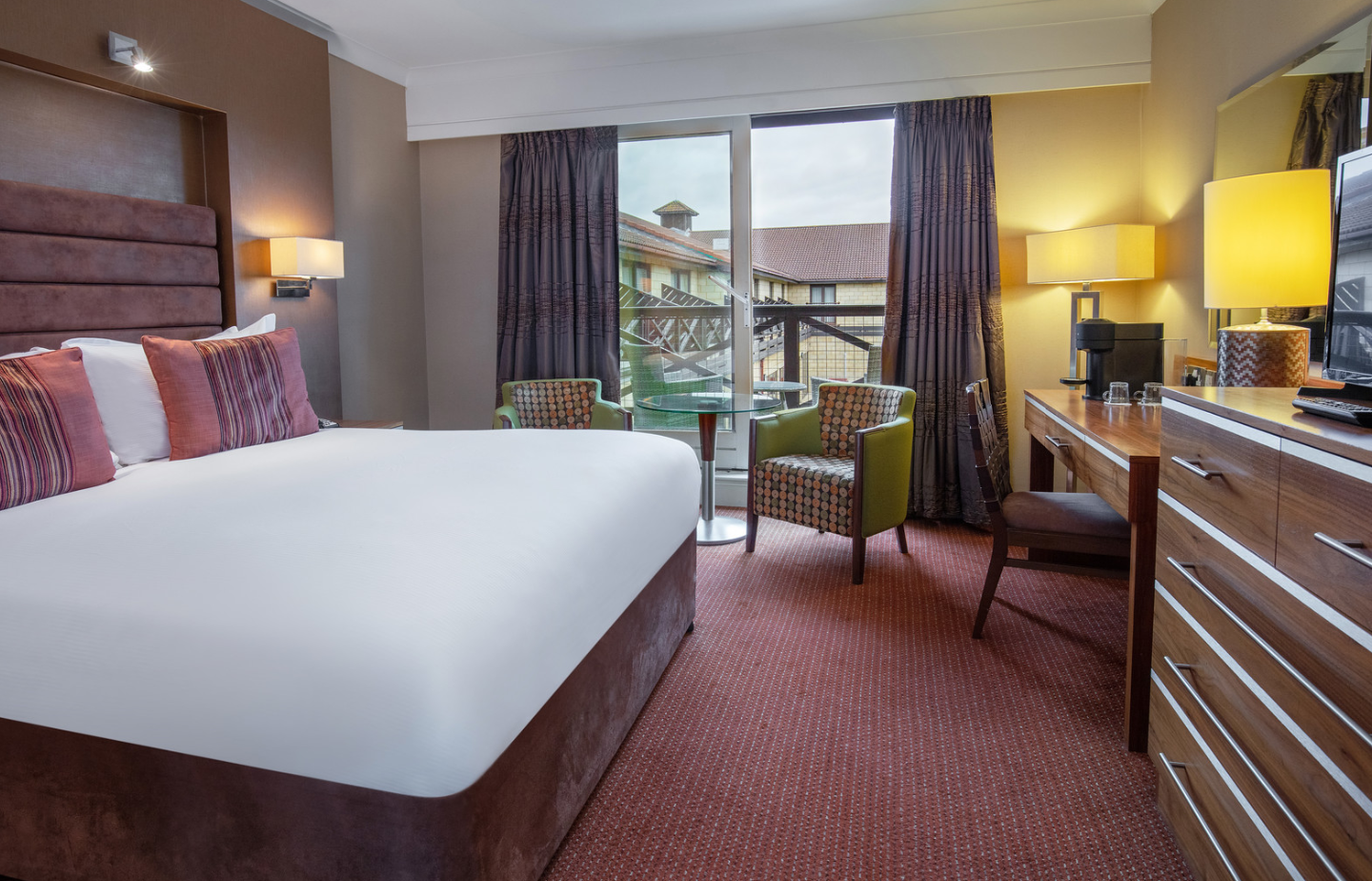 DELUXE ROOM