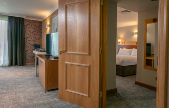 Carousel Desktop Junior Suite 3