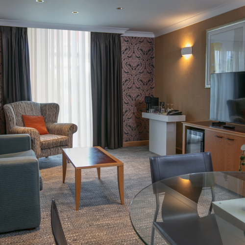 <p>SUITE LOUNGE</p>